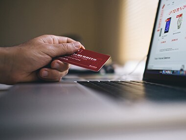Survey finds rising number of shopping apps boosting m-commerce in India