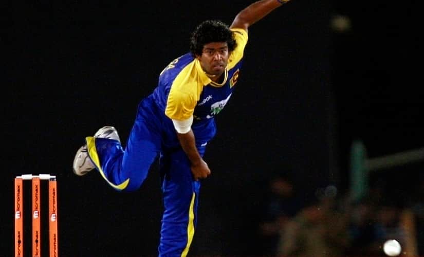 Sri Lanka’s Lasith Malinga bowls against Pakistan during their match in the Asia Cup one-day international cricket tournament in Dambulla June 15, 2010. REUTERS/Dinuka Liyanawatte (SRI LANKA - Tags: SPORT CRICKET) - GM1E66G04LQ01
