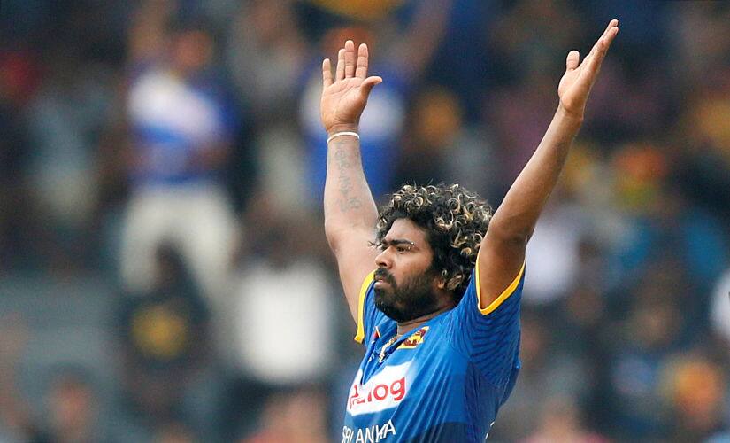 Cricket - Sri Lanka v India - Fourth One Day International Match - Colombo, Sri Lanka - August 31, 2017 - Team captain Lasith Malinga of Sri Lanka celebrates after taking the wicket of team captain Virat Kohli of India. REUTERS/Dinuka Liyanawatte - RC1904E4F200