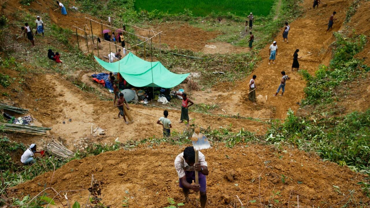 Rohingya crisis Myanmar laying landmines near Bangladesh border, say