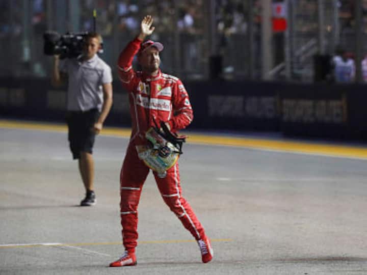 Singapore Grand Prix: Sebastian Vettel snatches pole after stunning final run; Lewis Hamilton fifth on grid