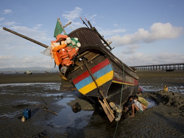 Rohingya Crisis: Death toll from boat capsize off Bangladesh coast likely to cross 60, says UN Rohingya Crisis: Death toll from boat capsize off Bangladesh coast likely to cross 60, says UN