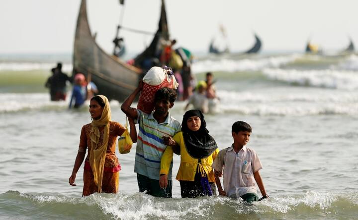 As violence escalates in Myanmar, 1,23,000 Rohingyas flee to Bangladesh