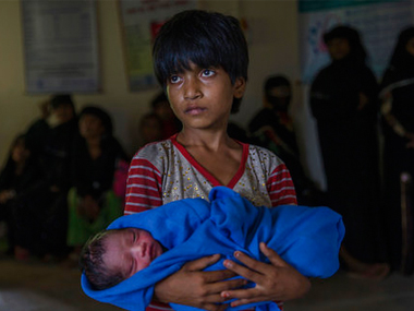 Rohingya crisis: India sends 53 tonnes of relief material for displaced refugees in Bangladesh Rohingya crisis: India sends 53 tonnes of relief material for displaced refugees in Bangladesh