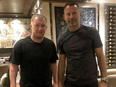 Premier Futsal: Ryan Giggs, Paul Scholes' no-show in Bengaluru irks fans Premier Futsal: Ryan Giggs, Paul Scholes' no-show in Bengaluru irks fans