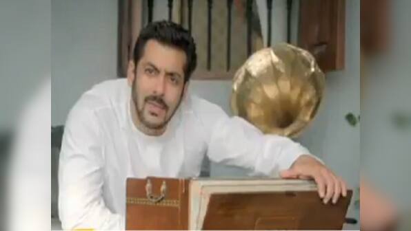 Bigg Boss 11: Salman Khan recreates Kishore Kumar's magic from the film Padosan for a promo