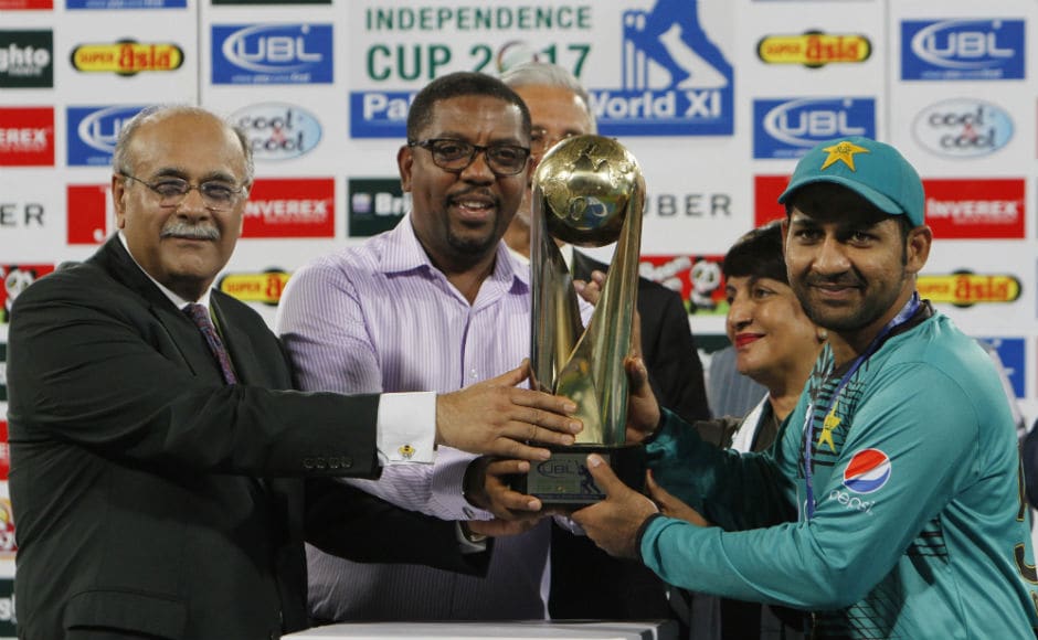 PCB chairman Najam Sethi hands the winners' trophy over to Pakistan captain Sarfraz Ahmed. AP PCB chairman Najam Sethi hands the winners' trophy over to Pakistan captain Sarfraz Ahmed. AP