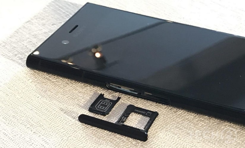 Here's a closer look at the SIM card tray