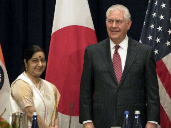 Sushma Swaraj discusses Pakistan, terrorism, H1B visas with US Secretary of State Tillerson Sushma Swaraj discusses Pakistan, terrorism, H1B visas with US Secretary of State Tillerson