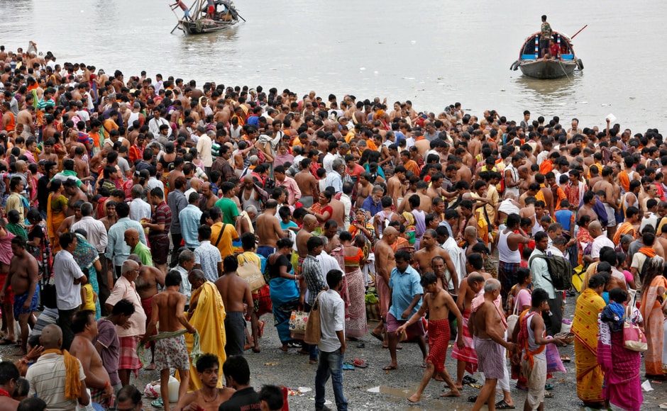 Sheltered under umbrellas against the rain, thousands thronged the banks of river Hooghly — palms clasped in prayers — with the break of dawn to carry out special rituals called Sheltered under umbrellas against the rain, thousands thronged the banks of river Hooghly — palms clasped in prayers — with the break of dawn to carry out special rituals called
