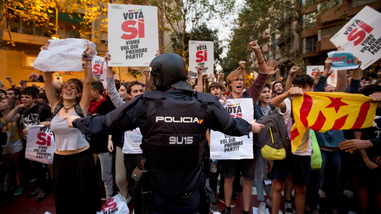 Barcelona Erupts In Protest Ahead Of Referendum For Independence Of ...