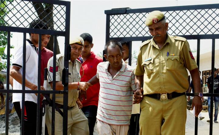 Protesters in Gurugram vandalise Ryan Internationl School's property after student's murder Protesters in Gurugram vandalise Ryan Internationl School's property after student's murder