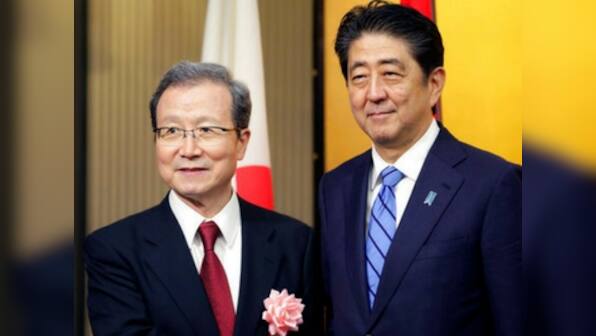 Shinzo Abe attends China's National Day celebrations, invites Xi Jinping to visit Japan