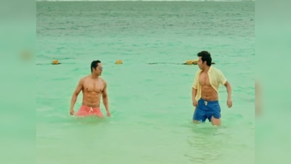 Judwaa 2 song 'Aa Toh Sahi' is an energetic dance number featuring Varun Dhawan's twin avatars