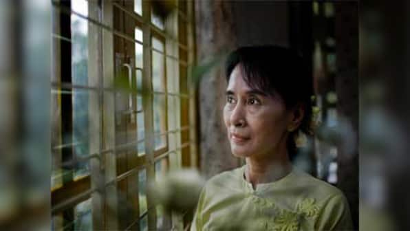 Rohingya crisis: Desmond Tutu criticises Aung San Suu Kyi over Myanmar's ill-treatment of Muslim minority
