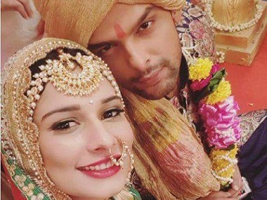 Beyhadh actress Aneri Vajani's costume catches fire during shoot; Kushal Tandon saves the day Beyhadh actress Aneri Vajani's costume catches fire during shoot; Kushal Tandon saves the day