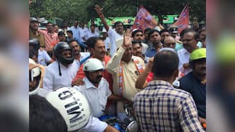 Karnataka: Defiant BJP continues Mangalore Chalo rally, charges state govt with imposing 'undeclared emergency'