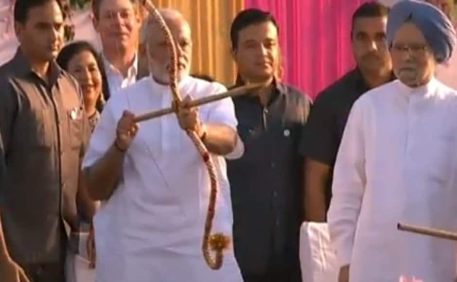 Narendra Modi, Ram Nath Kovind attend massive Dussehra celebrations at ...