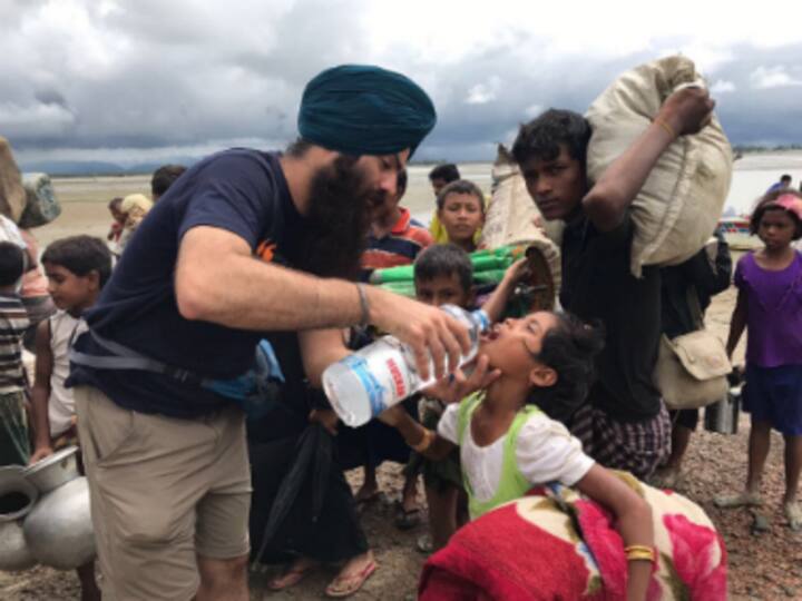 Amid Rohingya crisis, Sikh volunteers begin 'Guru ka langar' for refugees at Bangladesh border