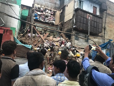 Building collapses in Delhi's Sadar Bazaar; one person injured Building collapses in Delhi's Sadar Bazaar; one person injured