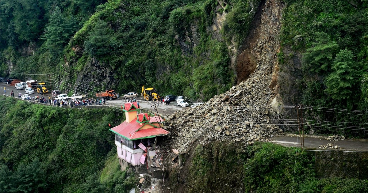 Landslide On Shimla Highway Buries Eight Vehicles No Casualties