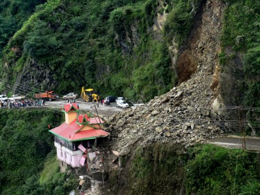 Landslide on Shimla highway buries eight vehicles; no casualties reported, say police Landslide on Shimla highway buries eight vehicles; no casualties reported, say police