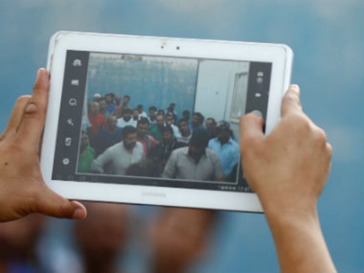 Tablet shipments grow by 7.22 percent while total sales drop by 26.8 percent due to GST