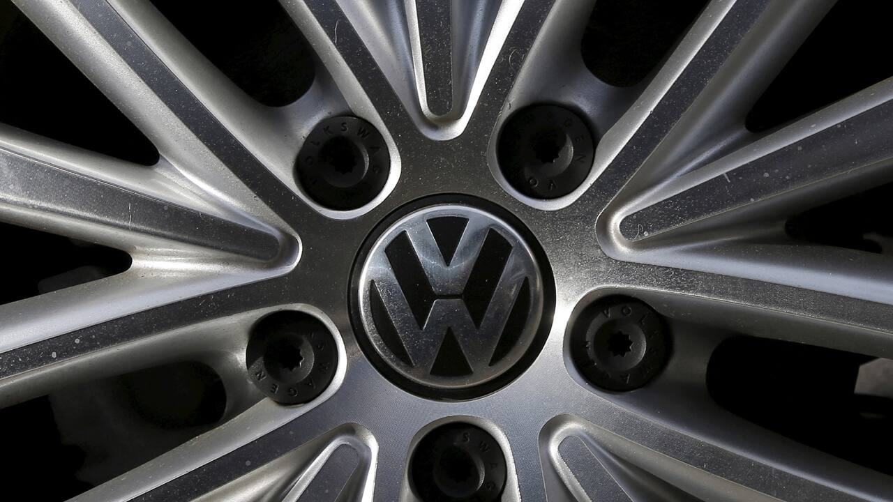 The logo of German carmaker Volkswagen is seen on a wheel rim at a dealership in Glenview, Illinois, September 24, 2015. REUTERS/Jim Young - RTX1SCFR