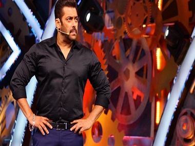 Bigg Boss 11, Weekend Ka Vaar, 7 October 2017: Salman Khan schools the badly behaved inmates (and how) Bigg Boss 11, Weekend Ka Vaar, 7 October 2017: Salman Khan schools the badly behaved inmates (and how)