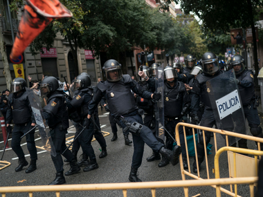 Catalan independence referendum: Around 91 people, 11 police officers hurt in crackdown at polling stations Catalan independence referendum: Around 91 people, 11 police officers hurt in crackdown at polling stations