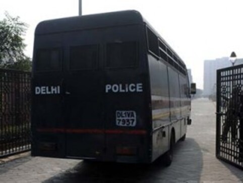 Delhi youth arrested for sexually assaulting a nine-year-old, gets booked under POCSO Act Delhi youth arrested for sexually assaulting a nine-year-old, gets booked under POCSO Act