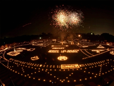 Pollution levels spike across India on Diwali: Air quality in Delhi, Mumbai better than 2016 but is still 'poor' Pollution levels spike across India on Diwali: Air quality in Delhi, Mumbai better than 2016 but is still 'poor'