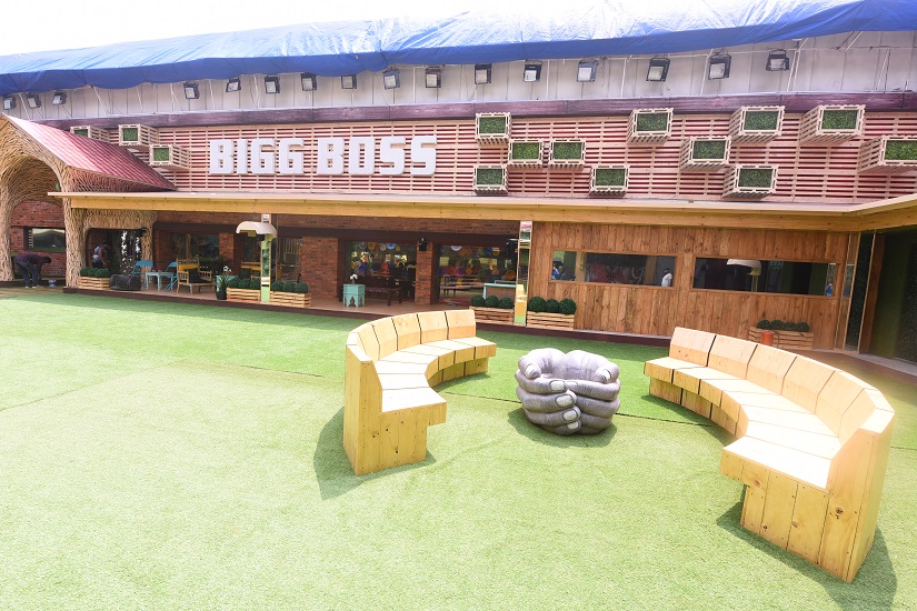 Bigg Boss 11 premiere: Salman Khan calls contestants of this season 'phenomenal'; see full list Bigg Boss 11 premiere: Salman Khan calls contestants of this season 'phenomenal'; see full list