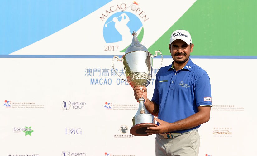Gaganjeet Bhullar posing with his trophy after winning the Macau Open 2017. AFP