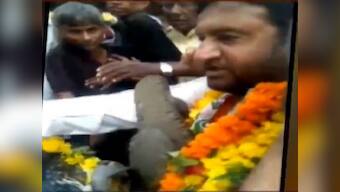 Congress MLA Gyasuddin Shaikh garlanded with shoes in Ahmedabad, but says he bears no grudge