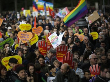 Thousands march in Berlin against far-right AfD's debut in German parliament; decry racism, Islamophobia Thousands march in Berlin against far-right AfD's debut in German parliament; decry racism, Islamophobia