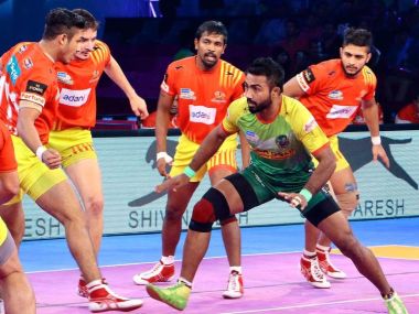 Gujarat Fortunegiants clash with Puneri Paltan. Twitter @Fortunegiants