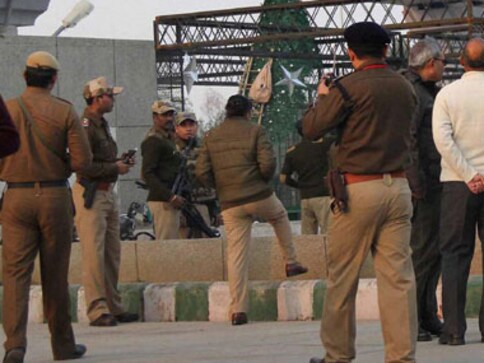 Gurugram man kills business partner, strews chopped parts of body at isolated places; slits own wife's throat Gurugram man kills business partner, strews chopped parts of body at isolated places; slits own wife's throat