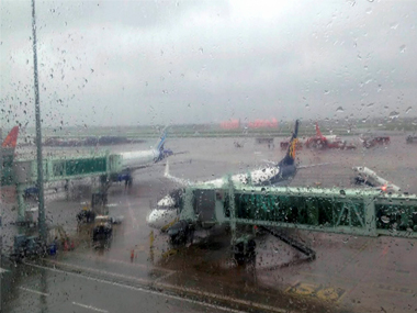 Heavy rains lash Kolkata: Downpour for over 24 hours throws normal life out of gear; flight services affected Heavy rains lash Kolkata: Downpour for over 24 hours throws normal life out of gear; flight services affected