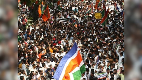 MNS, Congress clash over Mumbai hawkers' eviction turns violent; RAF called in to control situation