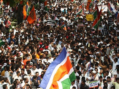 MNS, Congress clash over Mumbai hawkers' eviction turns violent; RAF called in to control situation MNS, Congress clash over Mumbai hawkers' eviction turns violent; RAF called in to control situation