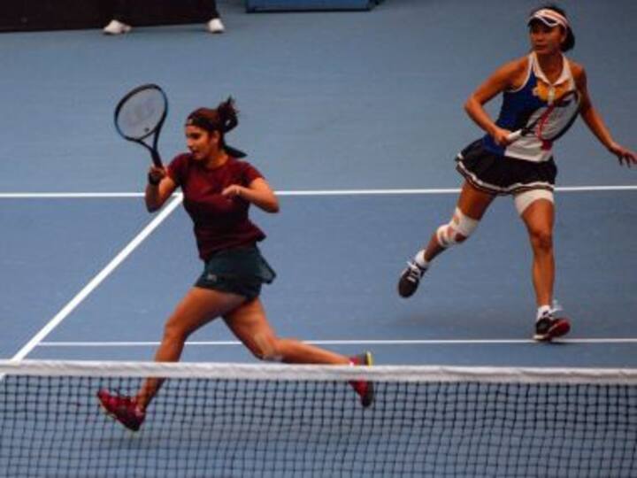 China Open: Sania Mirza-Shuai Peng go down to Martina Hingis-Chan Yung-jan in doubles semi-final