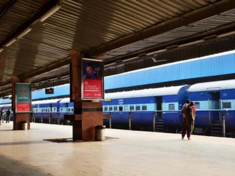 5 firms in fray to bag Rs 5,000 cr project to make 200 high-power locos for Railways 5 firms in fray to bag Rs 5,000 cr project to make 200 high-power locos for Railways