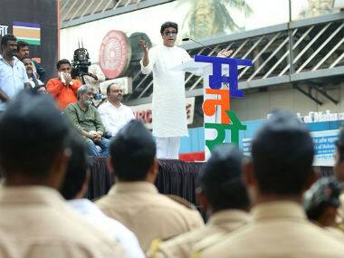 MNS workers evict illegal hawkers outside Thane, Kalyan stations as 15-day deadline to authorities ends