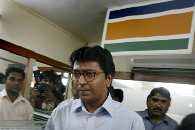 MNS workers pull down Gujarati signboards at Thane shops after Raj Thackeray's calls for 'Modi-mukt Bharat' MNS workers pull down Gujarati signboards at Thane shops after Raj Thackeray's calls for 'Modi-mukt Bharat'