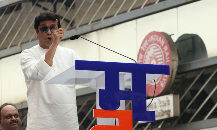 Six MNS corporators in BMC defect to arch-rival Shiv Sena; Uddhav Thackeray terms it ghar wapsi