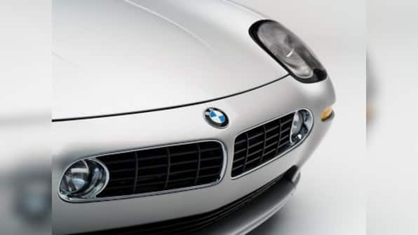 Apple founder Steve Jobs' BMW Z8 to go on auction along with its Motorola car phone; expected to sell at £300,000