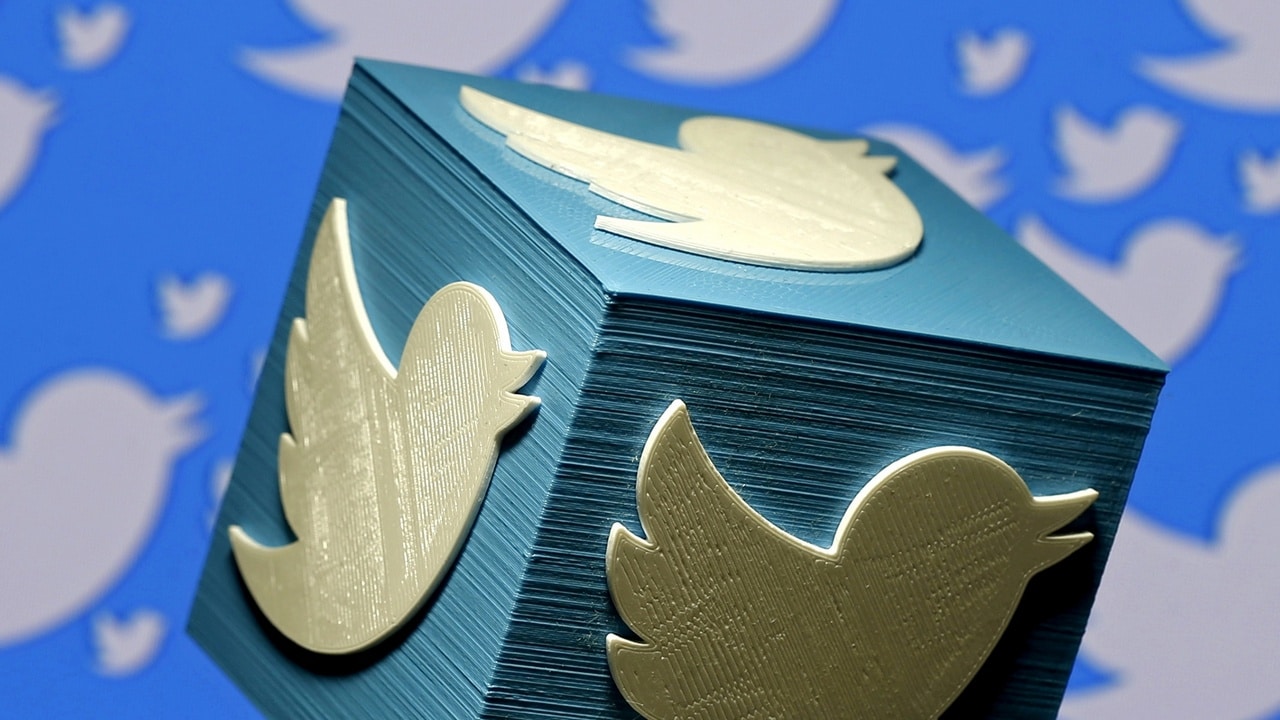 A 3D-printed logo for Twitter is seen in this picture illustration on January 26, 2016. REUTERS/Dado Ruvic/Illustration/File Photo - RTSPK1N