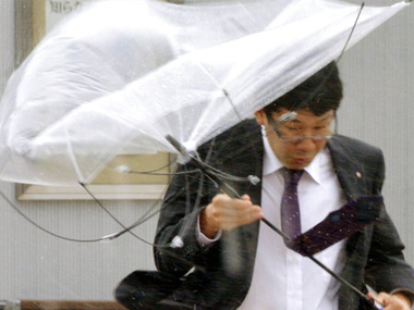 Typhoon Lan lashes Japan on election day, leaves five dead, one missing, scores injured Typhoon Lan lashes Japan on election day, leaves five dead, one missing, scores injured