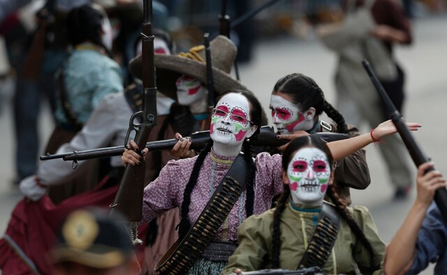 Day Of The Dead Parade In Mexico City Honours Earthquake Victims Rescuers Photos News 3991